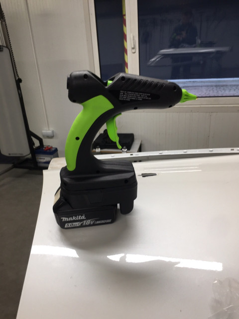 SureBonder Glue Gun with Makita Battery Adapter