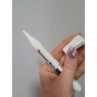 The marker is white, 2 mm
