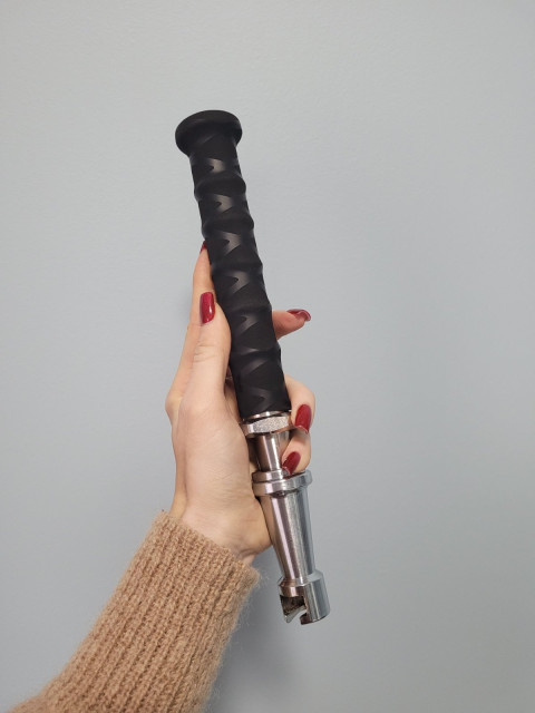 Spring-loaded reverse action hammer, 950 grams, black handle