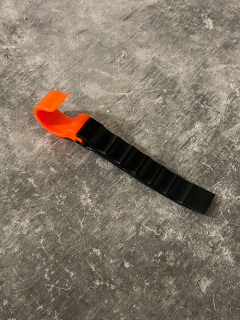 Spacer wedge with a hook