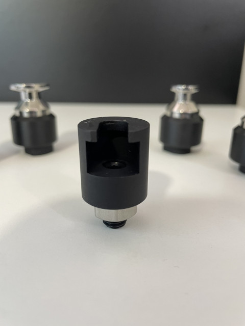 Universal adapter to reverse hammer for quick-release adapters