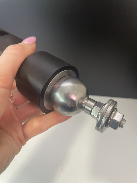 Magnetic node for attaching the lamp