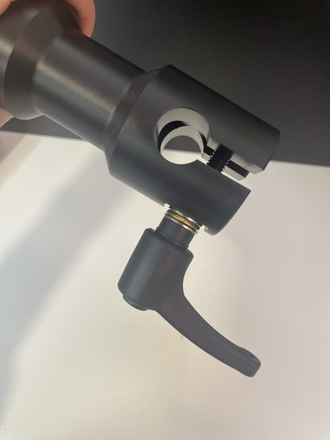 Magnetic node for attaching the lamp
