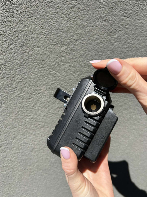 Makita Battery Adapter with Clamp 