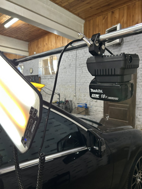 Makita Battery Adapter with Clamp 